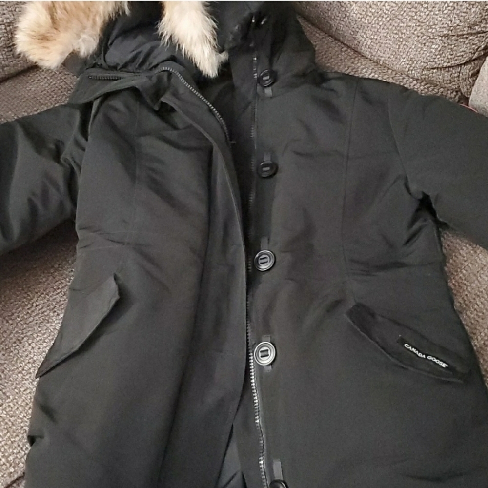 Canada Goose Rossclair Send an offer!